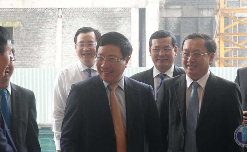 Phó Thủ Tướng Phạm Bình Minh thăm trường Đại học Quốc tế